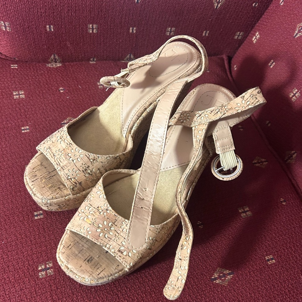 Elegant Floral Beige Wedge Sandals